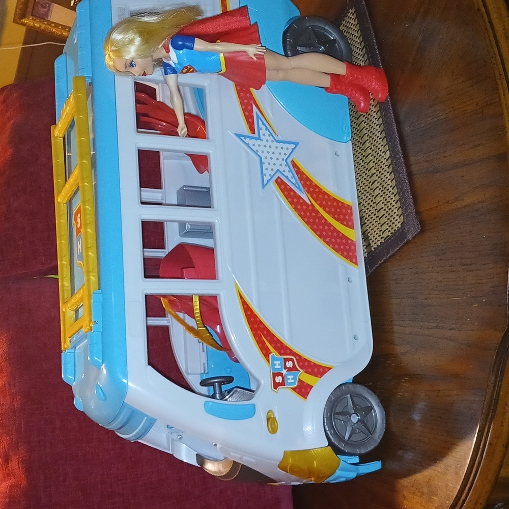 SUPERGIRL AND TRANSFORMING BUS - Picture 3 of 16